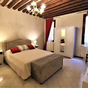 Apartment And Spacious, Venice